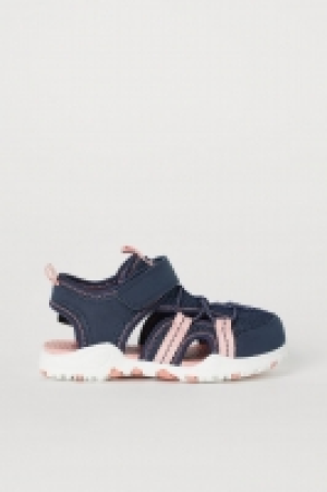  Sandales façon baskets 14.99 €