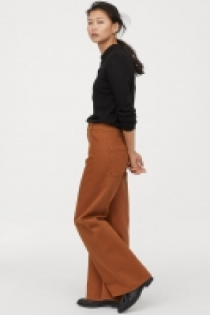  Pull en maille fine avec col 9.99 €