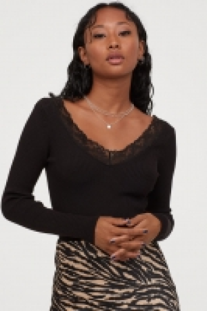  Top côtelé avec dentelle 13.99 €