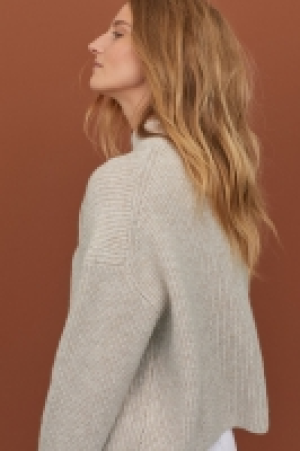  Pull avec perles fantaisie 14.99 €