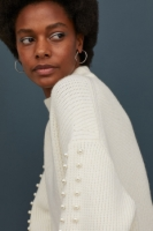  Pull avec perles fantaisie 19.99 €
