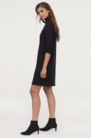  Robe à col semi-montant 12.99 €
