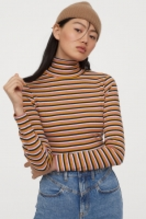  Top court à col semi-montant 4.99 €