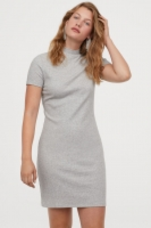  Robe à col semi-montant 6.99 €