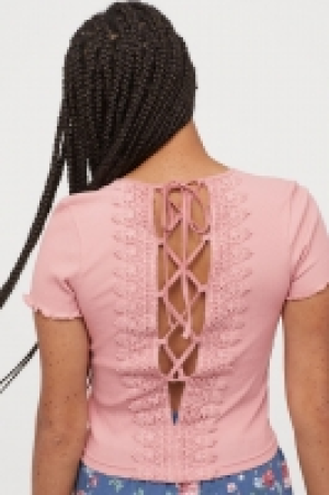  Top avec laçage 7.99 €