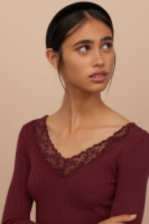  Top côtelé avec dentelle 9.99 €