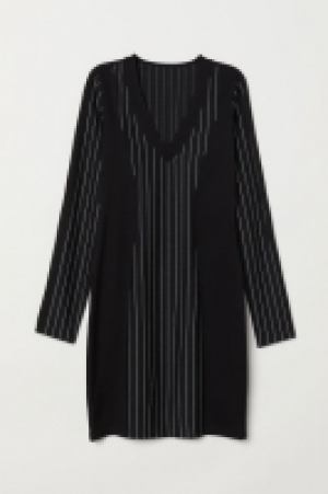  Robe en jersey à encolure en V 12.99 €