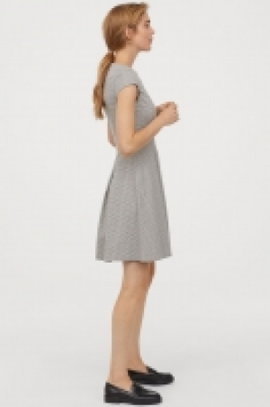  Robe à mancherons 17.99 €