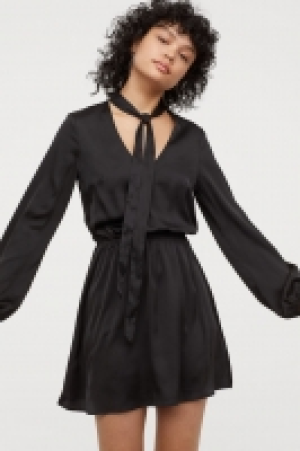  Robe avec liens à nouer 11.99 €