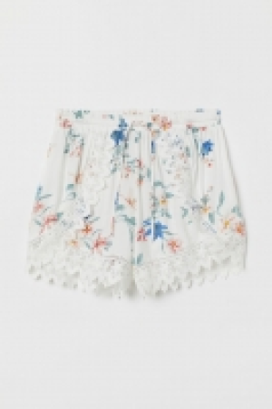  Short avec dentelle 14.99 €