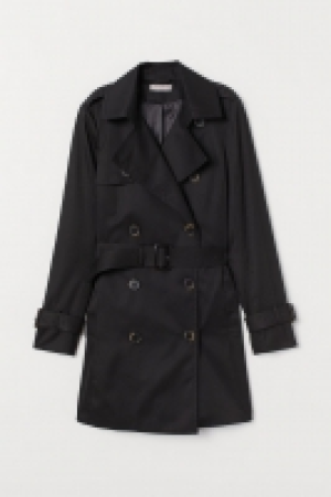 HM   Trench-coat court