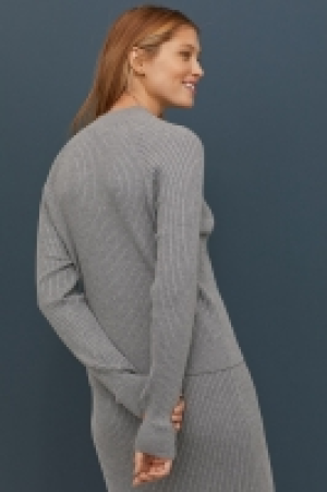  Pull à col semi-montant 8.99 €