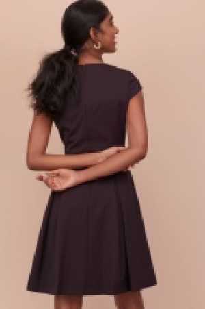  Robe à mancherons 16.99 €