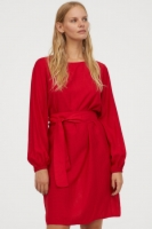  Robe avec ceinture à nouer 16.99 €