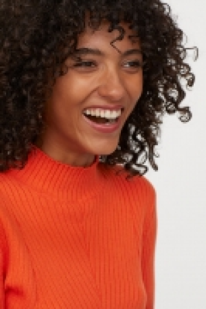  Pull à col semi-montant 10.99 €