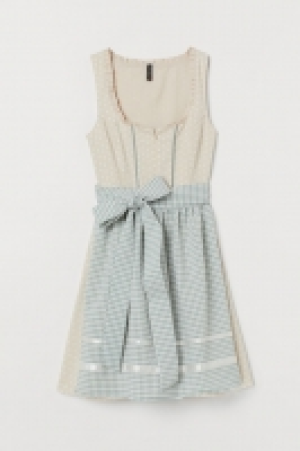  Dirndl à fleurs 16.99 €