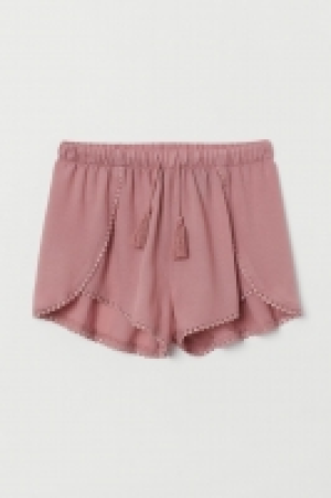 HM   Short avec bords en dentelle