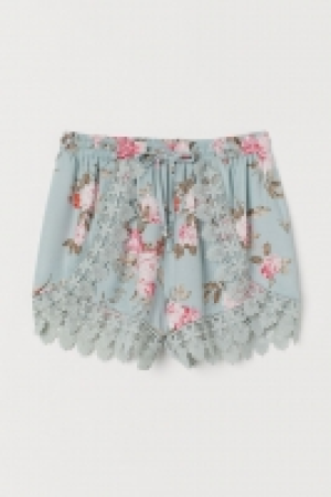 HM   Short avec dentelle