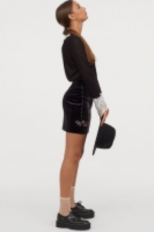  Pull avec détails en dentelle 13.99 €