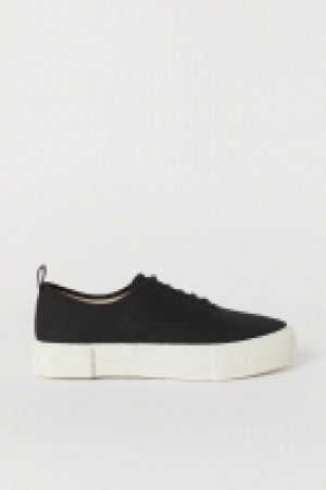  Tennis en toile 18.99 €