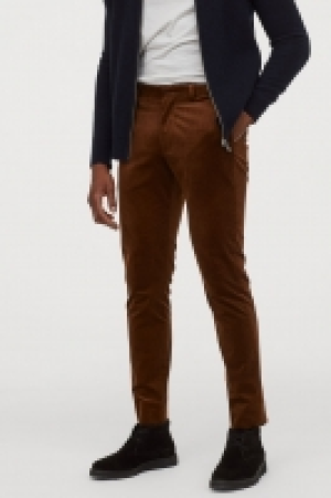  Pantalon en velours côtelé 43.99 €