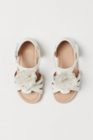  Sandales avec roses en tulle 11.99 €