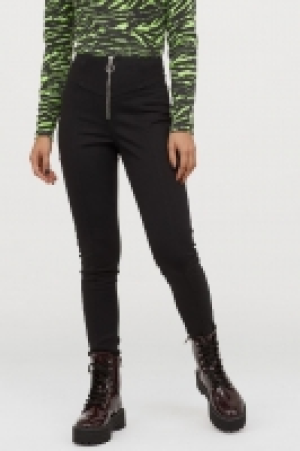  Pantalon en twill Taille haute 12.99 €