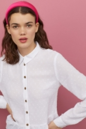 HM   Blouse volantée en plumetis