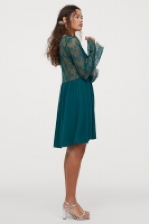  Robe courte en dentelle 17.99 €