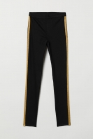 HM   Pantalon en twill avec galons