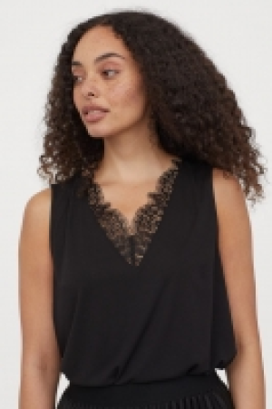 Top avec dentelle 9.99 €