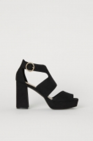 Sandales à plateau 17.99 €