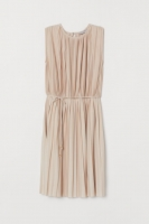 Robe plissée 17.99 €