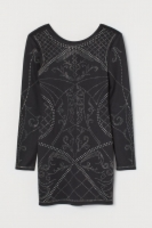 Robe moulante avec rivets 18.99 €