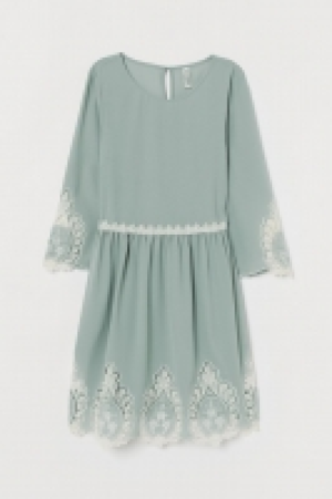 Robe avec dentelle 18.99 €