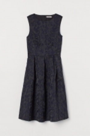 Robe en tissu jacquard 18.99 €