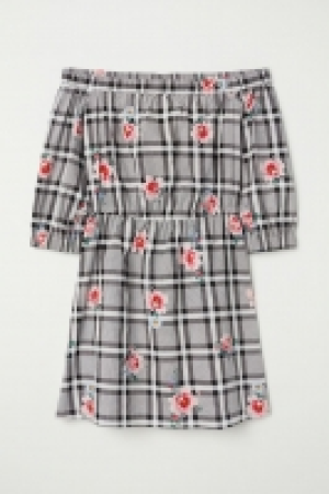 Robe épaules nues 7.99 €