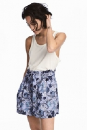 Short avec ceinture à nouer 13.99 €