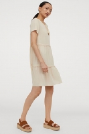 Robe en crêpe avec dentelle 12.99 €
