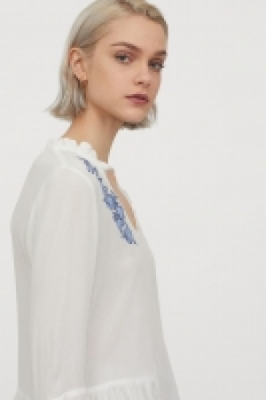 Blouse avec broderies 7.99 €