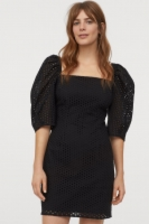 Robe avec broderie anglaise 14.99 €