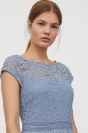Robe longue avec dentelle 19.99 €