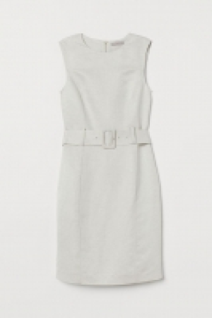 Robe avec ceinture 19.99 €