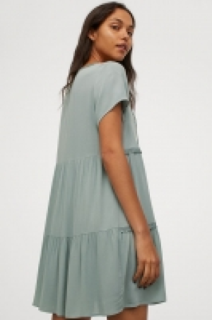 Robe en crêpe avec dentelle 19.99 €