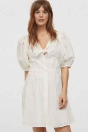Robe avec broderie anglaise 17.99 €