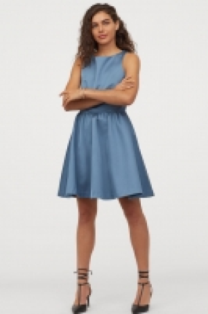 Robe courte en satin 24.99 €