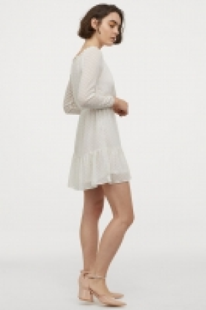 Robe épaules nues 17.99 €