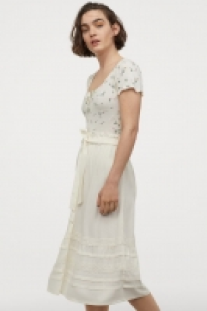 Jupe avec bord en dentelle 17.99 €