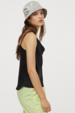 Top à bretelles fines en satin 4.99 €