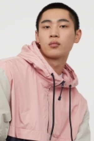 Anorak à capuche 17.99 €